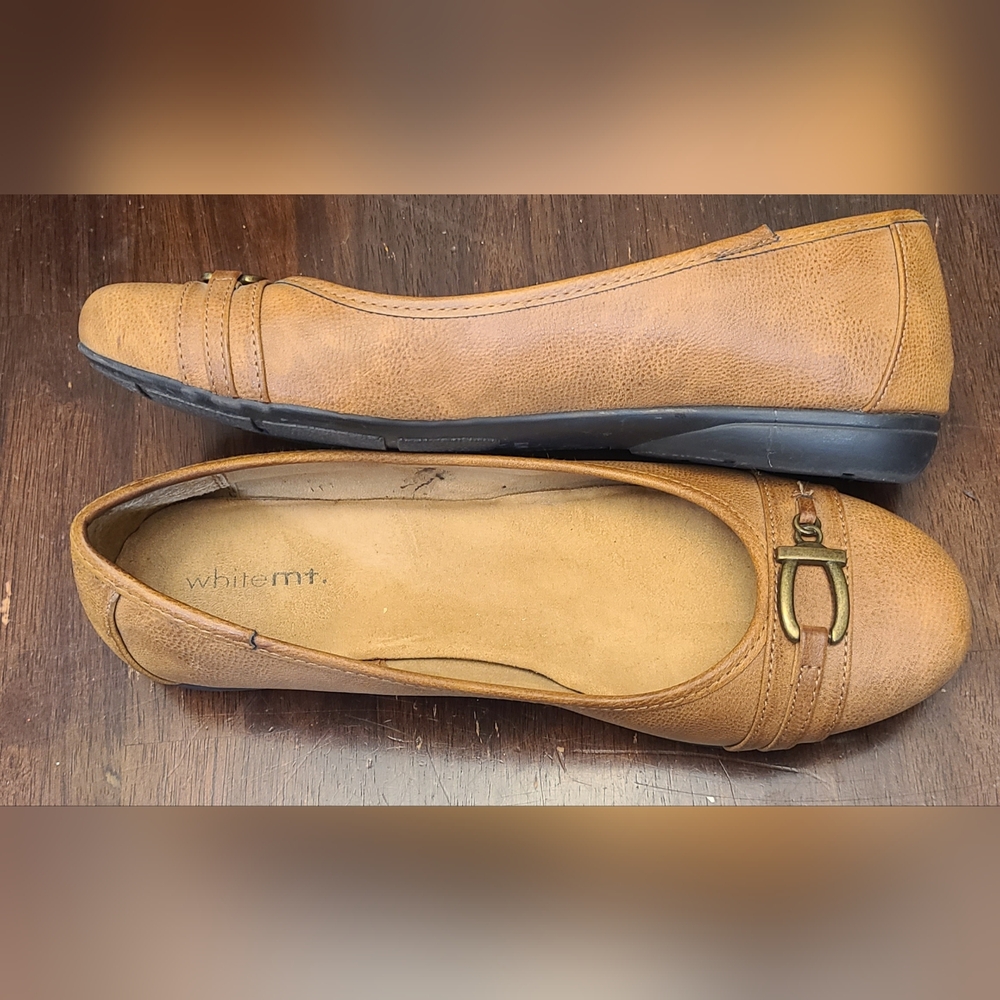 White Mountain Women's Tan Loafers